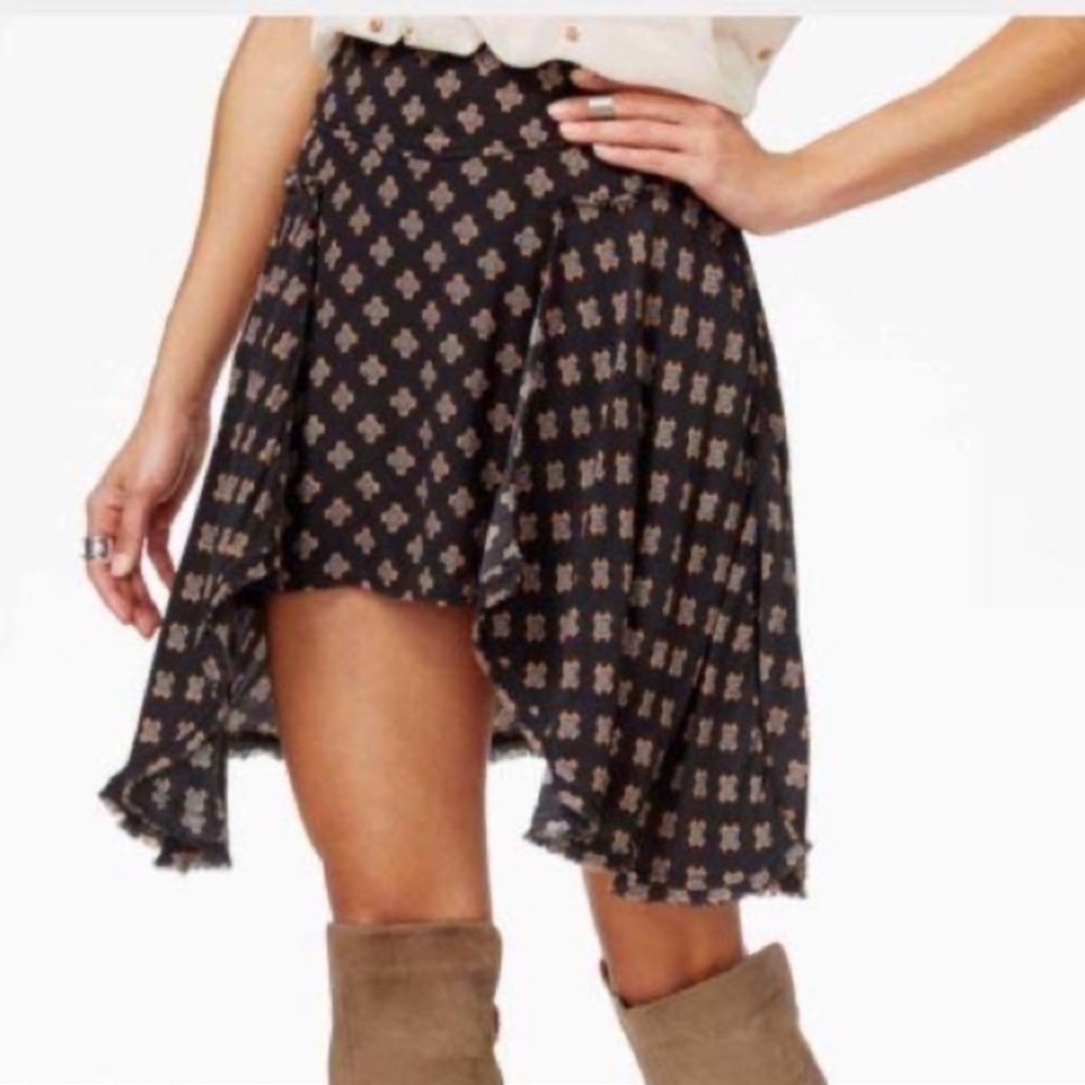 NWT Free People Flowy Skater Style asymmetrical skirt. Size 6.
